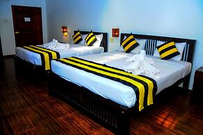 Happy Banana Hotel & Restaurant