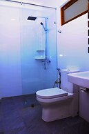 Happy Banana Hotel & Restaurant