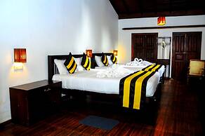 Happy Banana Hotel & Restaurant