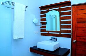 Happy Banana Hotel & Restaurant