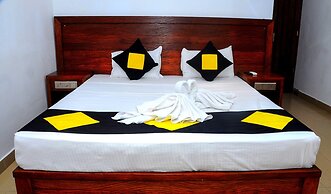 Happy Banana Hotel & Restaurant