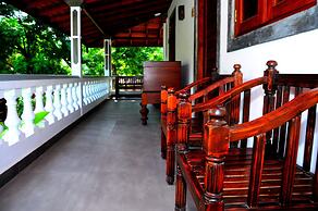 Happy Banana Hotel & Restaurant