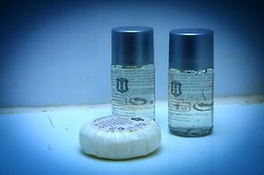 Happy Banana Hotel & Restaurant