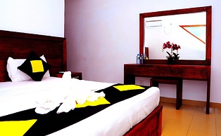 Happy Banana Hotel & Restaurant