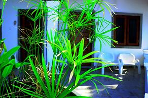 Happy Banana Hotel & Restaurant