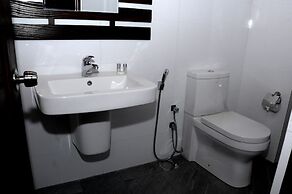 Happy Banana Hotel & Restaurant