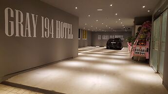 Gray 194 Hotel