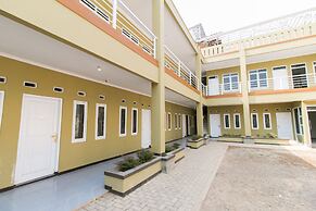 OYO 1078 Fakhira Residence