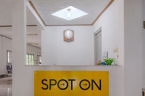 OYO Life 2638 Hotel Raya