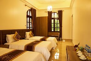 Van Xuan Royal Hotel