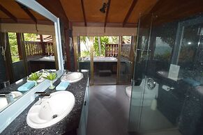 3 Bedroom Beach Front Villa with Private Pool - P3 SDV026-By Samui Dre