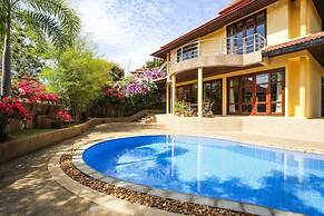 7 Bedroom Twin Villas TG48+TG25 on Beach Front Resort SDV282/288-By Sa