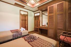 7 Bedroom Twin Villas TG48+TG25 on Beach Front Resort SDV282/288-By Sa