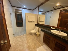 7 Bedroom Twin Villas TG48+TG25 on Beach Front Resort SDV282/288-By Sa