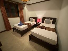 7 Bedroom Twin Villas TG48+TG25 on Beach Front Resort SDV282/288-By Sa