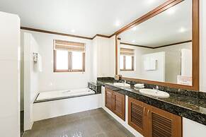 7 Bedroom Twin Villas TG48+TG25 on Beach Front Resort SDV282/288-By Sa