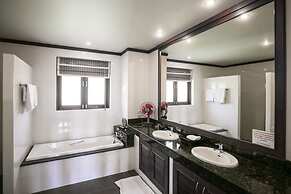 7 Bedroom Twin Villas TG48+TG25 on Beach Front Resort SDV282/288-By Sa