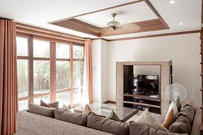 7 Bedroom Twin Villas TG48+TG25 on Beach Front Resort SDV282/288-By Sa