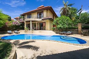 7 Bedroom Twin Villas TG48+TG25 on Beach Front Resort SDV282/288-By Sa