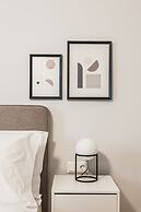 UPSTREET Deluxe & Stylish 2 BD Apartment