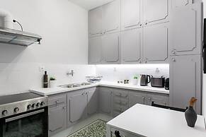 UPSTREET Deluxe & Stylish 2 BD Apartment