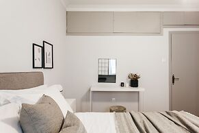 UPSTREET Deluxe & Stylish 2 BD Apartment