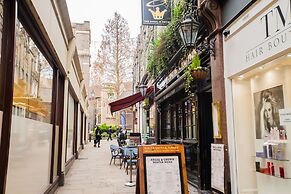 Modern Central Richmond Luxury Residence