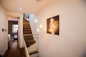 Modern Central Richmond Luxury Residence