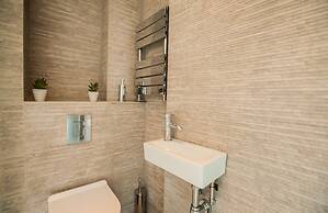 Modern Central Richmond Luxury Residence