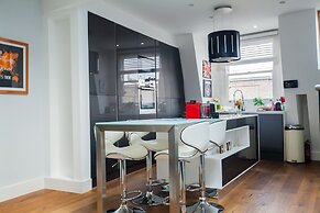 Modern Central Richmond Luxury Residence