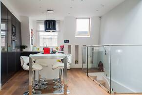 Modern Central Richmond Luxury Residence