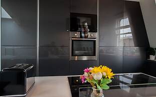 Modern Central Richmond Luxury Residence