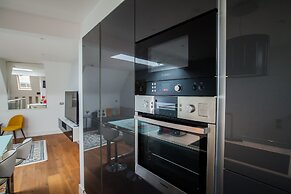 Modern Central Richmond Luxury Residence