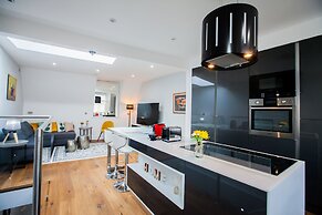 Modern Central Richmond Luxury Residence