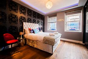 Modern Central Richmond Luxury Residence