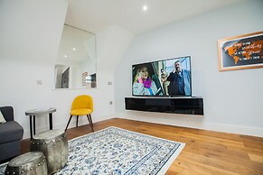 Modern Central Richmond Luxury Residence