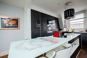 Modern Central Richmond Luxury Residence