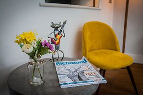 Modern Central Richmond Luxury Residence