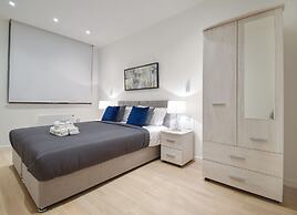 Silbury MK City Apartment With Parking