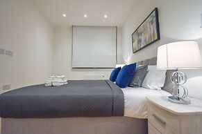 Silbury MK City Apartment With Parking