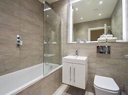 Silbury MK City Apartment With Parking