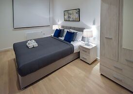 Silbury MK City Apartment With Parking