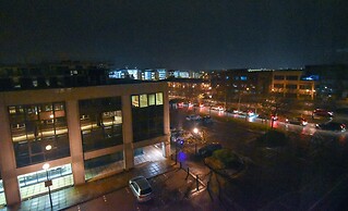 Silbury MK City Apartment With Parking