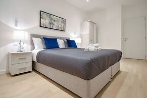 Silbury MK City Apartment With Parking