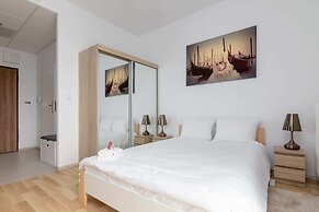 Wola Chic Brown Studio