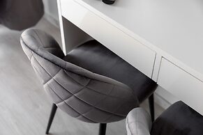 Wola Chic Grey Studio