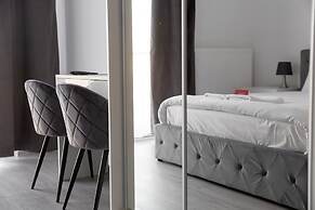 Wola Chic Grey Studio