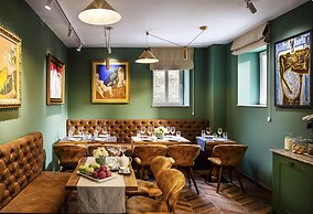 Gallery 37 Powered by ASTON