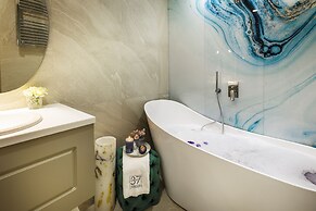 Gallery 37 Powered by ASTON