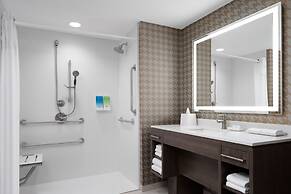 Home2 Suites by Hilton Des Moines at Drake University